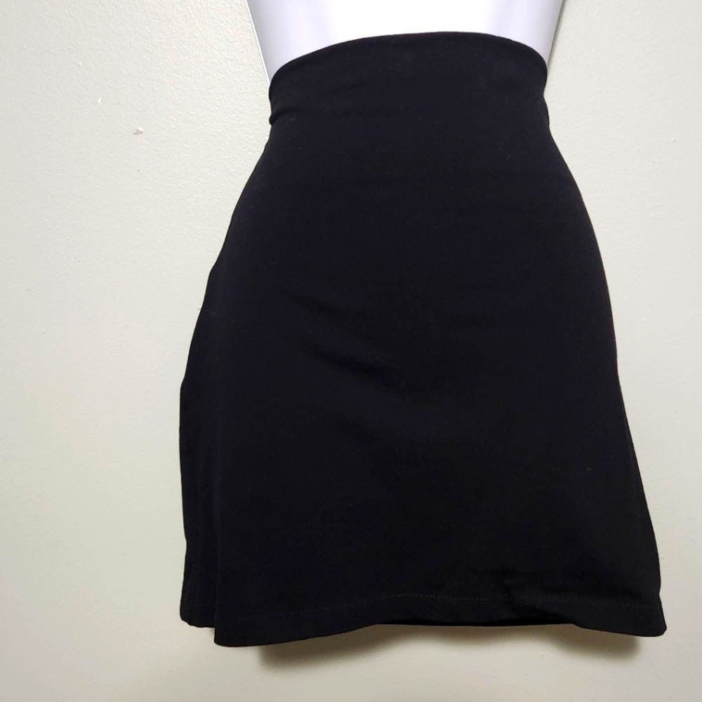 Black short pencil skirt